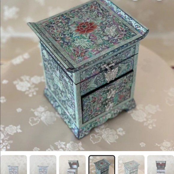 Mother of Pearl handmade jewelry box - Picture 3 of 5